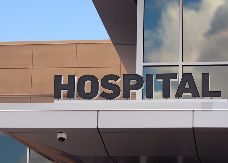 Smart Hospitals: Improve Efficiency and Experience With RTLS Healthcare Technology